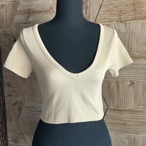 Ambiance Apparel Woman's Crop Top Size M/L Cream Ribbed V Neck Twee